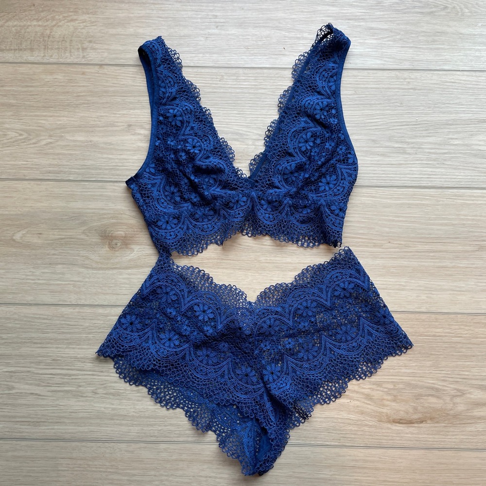 Victoria Secret Navy Blue Floral Lace Bralette and Boy Short Set Medium